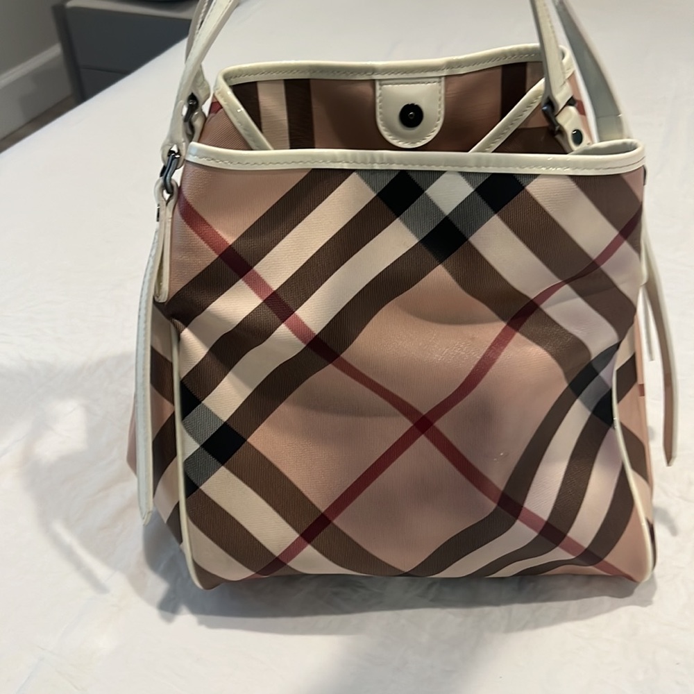 Burberry purse - Picture 12 of 12